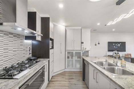 Photo of property in 40 Spoonbill Place, Unsworth Heights, Auckland, 0632