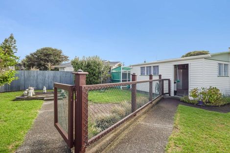 Photo of property in 19 Tainui Street, Castlecliff, Whanganui, 4501