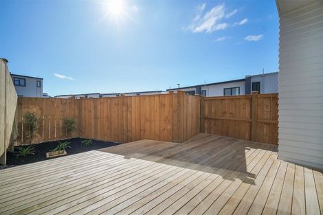 Photo of property in 27 Kuaha Road, Massey, Auckland, 0614