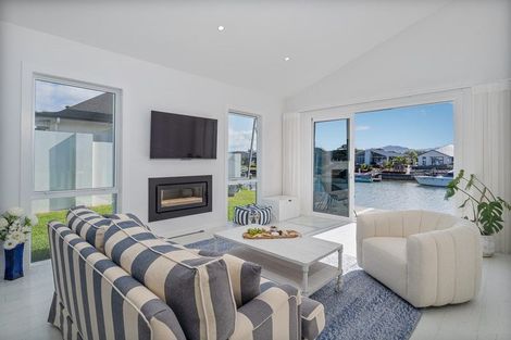 Photo of property in 17 Waitotara Way, Whitianga, 3510