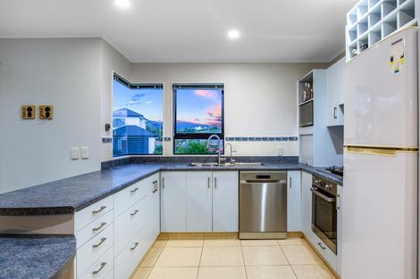Photo of property in 14 Bowman Place, Whitby, Porirua, 5024
