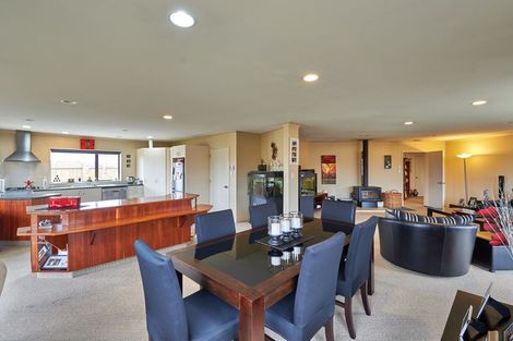 Photo of property in 14 Brookside Close, Highbury, Palmerston North, 4412