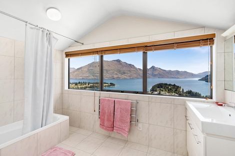 Photo of property in 15 Belfast Terrace, Queenstown, 9300