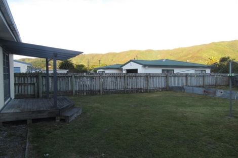 Photo of property in 5 Dover Road, Wainuiomata, Lower Hutt, 5014
