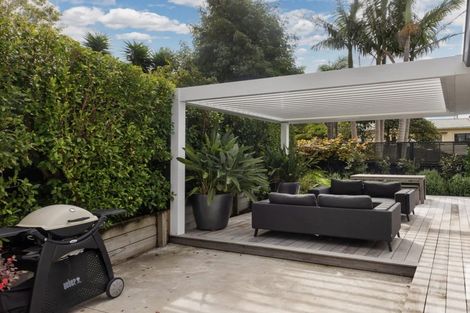 Photo of property in 28 Alfred Street, Northcote Point, Auckland, 0627