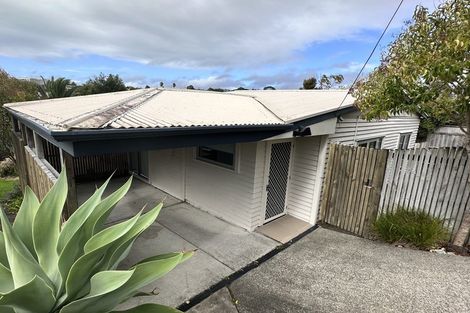 Photo of property in 24 Kiteroa Terrace, Rothesay Bay, Auckland, 0630