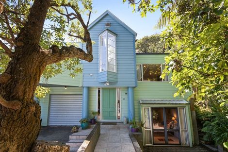 Photo of property in 15 Kaitawa Road, York Bay, Lower Hutt, 5013