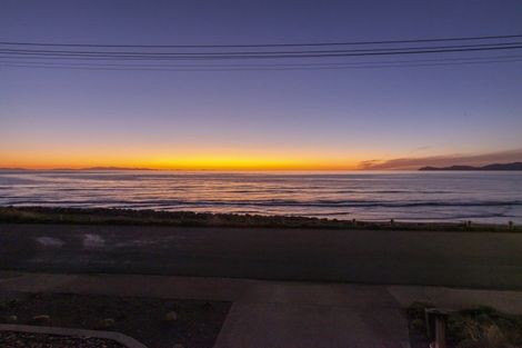 Photo of property in 52 The Parade, Paekakariki, 5034