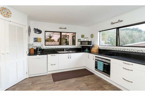 Photo of property in 87 Doves Bay Road, Kerikeri, 0294