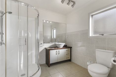 Photo of property in 40 Spoonbill Place, Unsworth Heights, Auckland, 0632