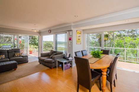 Photo of property in 24 Poplar Road, Stanmore Bay, Whangaparaoa, 0932
