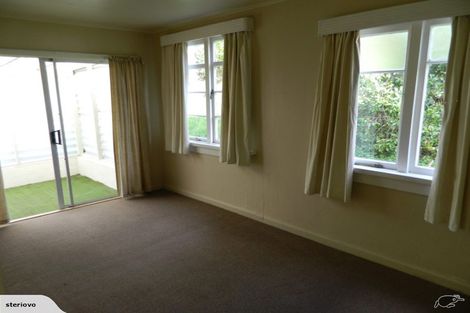 Photo of property in 58 Mountain Road, Henderson Valley, Auckland, 0612