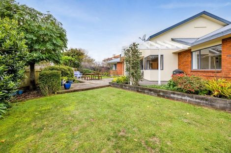 Photo of property in 10 Taylor Place, Merrilands, New Plymouth, 4312