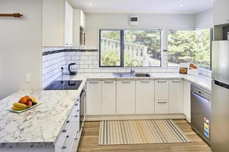 Photo of property in 22 The Crowsnest, Whitby, Porirua, 5024