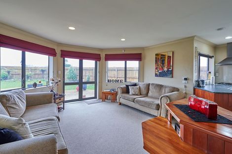 Photo of property in 14 Brookside Close, Highbury, Palmerston North, 4412