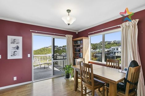 Photo of property in 8 Bennett Grove, Newlands, Wellington, 6037