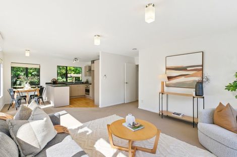 Photo of property in 7b Lyndfield Lane, Newlands, Wellington, 6037
