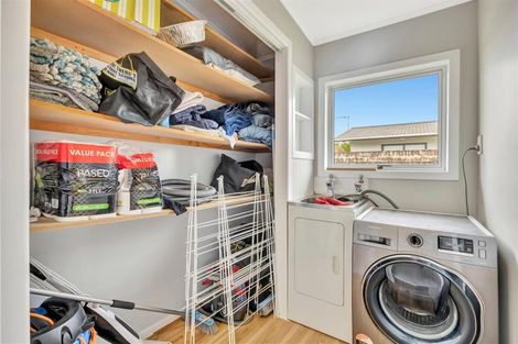 Photo of property in 5 Oak Avenue, Nawton, Hamilton, 3200