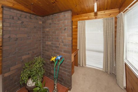 Photo of property in 10 Kitewao Street, Northcote, Auckland, 0627