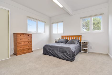 Photo of property in 30 Woodglen Road, Glen Eden, Auckland, 0602