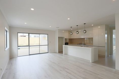 Photo of property in 16 Hikuawa Road, Flat Bush, Auckland, 2019