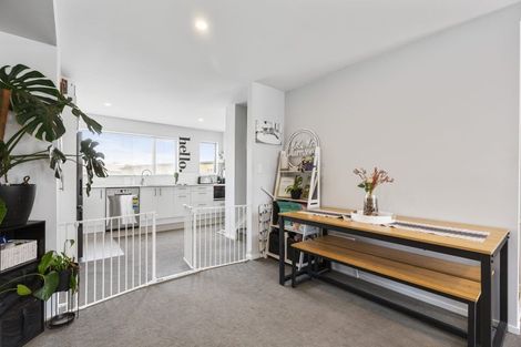 Photo of property in 5/11 Ray Small Drive, Papakura, 2110