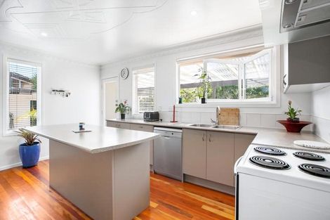 Photo of property in 23a Woodglen Road, Glen Eden, Auckland, 0602