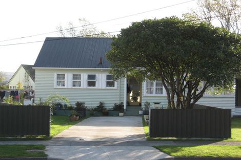 Photo of property in 27 Shearer Crescent, Naenae, Lower Hutt, 5011