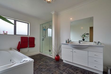 Photo of property in 14 Brookside Close, Highbury, Palmerston North, 4412