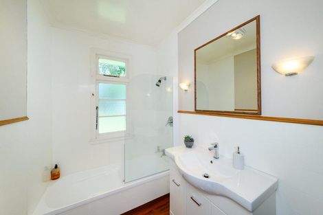 Photo of property in 15 Elmira Avenue, Hokowhitu, Palmerston North, 4410