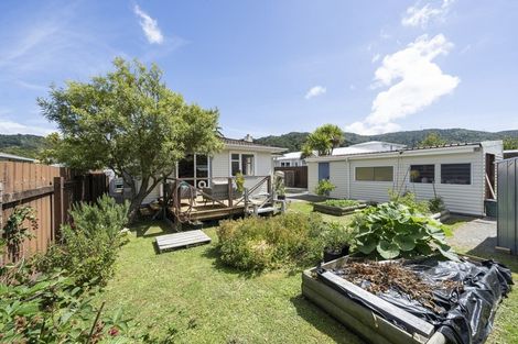 Photo of property in 44 Momona Street, Wainuiomata, Lower Hutt, 5014