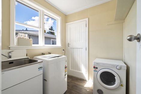 Photo of property in 11 Pembroke Street, Highbury, Palmerston North, 4412