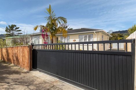 Photo of property in 27 Amundsen Grove, Stokes Valley, Lower Hutt, 5019
