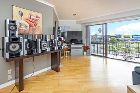 Photo of property in The Rennaissance, 1g/18 Ronwood Avenue, Manukau, Auckland, 2104