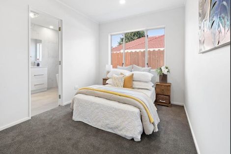 Photo of property in 1 Faldo Drive, Golflands, Auckland, 2013