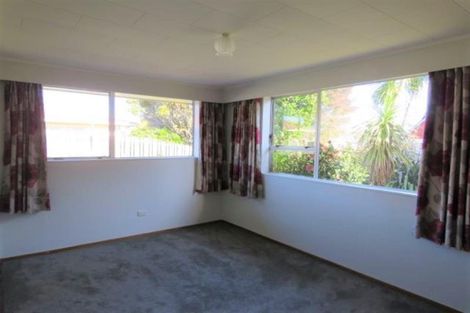 Photo of property in 70 Manu Crescent, Upper Vogeltown, New Plymouth, 4310