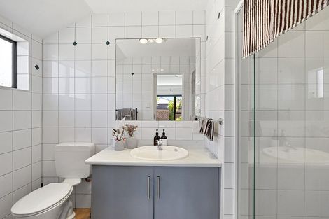 Photo of property in 115 Heta Road, Highlands Park, New Plymouth, 4312