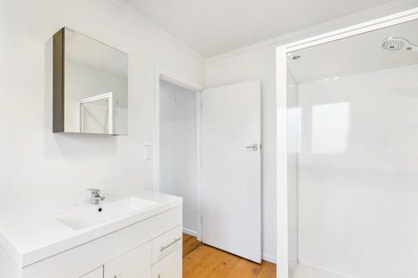 Photo of property in 12 Albert Road, Kelston, Auckland, 0602