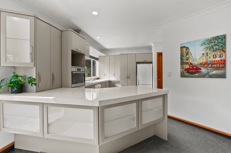 Photo of property in 8 Spencer Place, Merrilands, New Plymouth, 4312