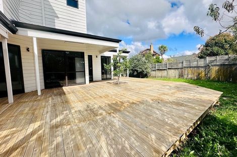 Photo of property in 5 Marlin Street, West Harbour, Auckland, 0618