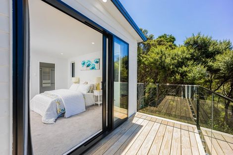 Photo of property in 254a Whangaparaoa Road, Red Beach, 0932