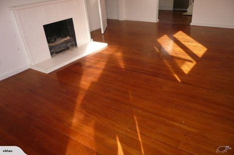 Photo of property in 10 Caen Road, Panmure, Auckland, 1072