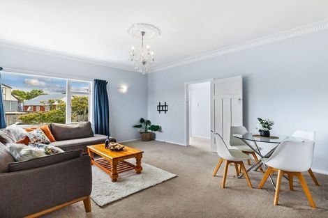 Photo of property in 11 Craigbank Avenue, New Lynn, Auckland, 0600