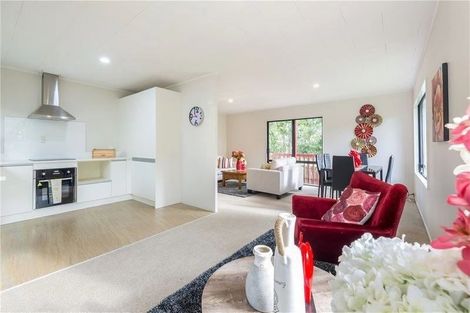 Photo of property in 12 Wren Place, Unsworth Heights, Auckland, 0632