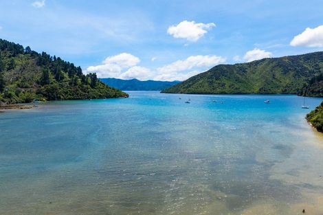 Photo of property in 19 Mccormicks Road, Whatamango Bay, Picton, 7281