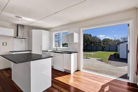 Photo of property in 8 Pacey Avenue, Hawera, 4610