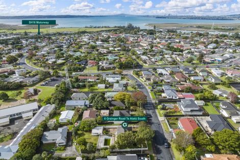 Photo of property in 6 Grainger Road, Te Atatu South, Auckland, 0610