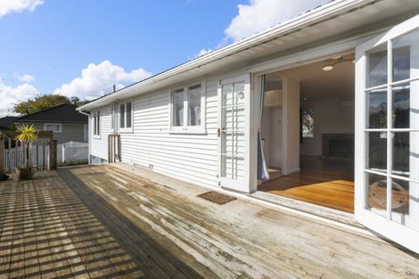 Photo of property in 6 Grainger Road, Te Atatu South, Auckland, 0610