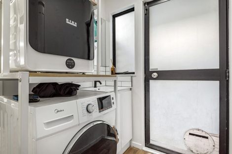 Photo of property in 1/14 Helicon Place, Totara Vale, Auckland, 0629