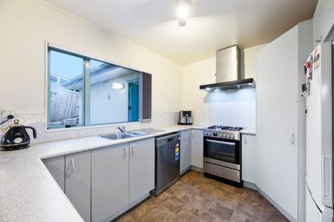 Photo of property in 2/8 Adriatic Avenue, Henderson, Auckland, 0612